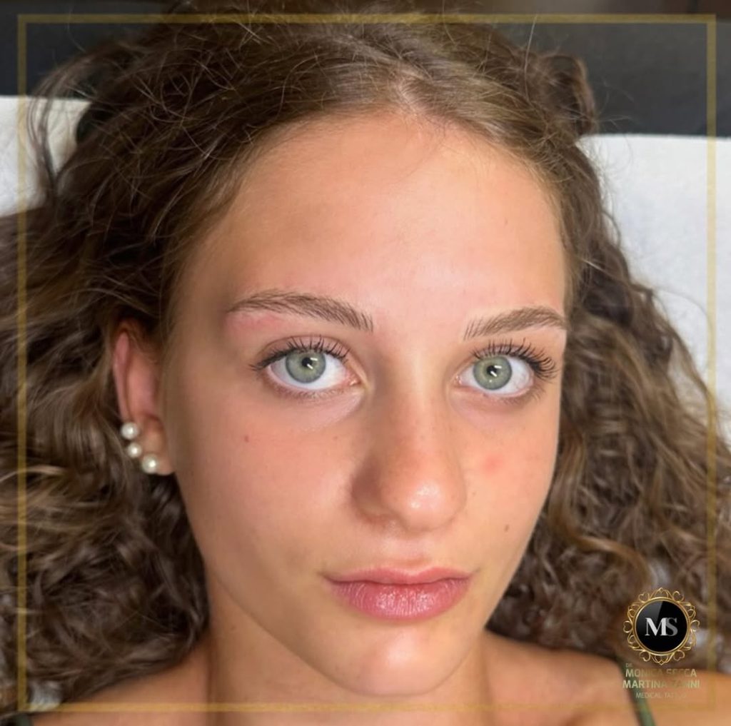 microblading sopracciglia donna